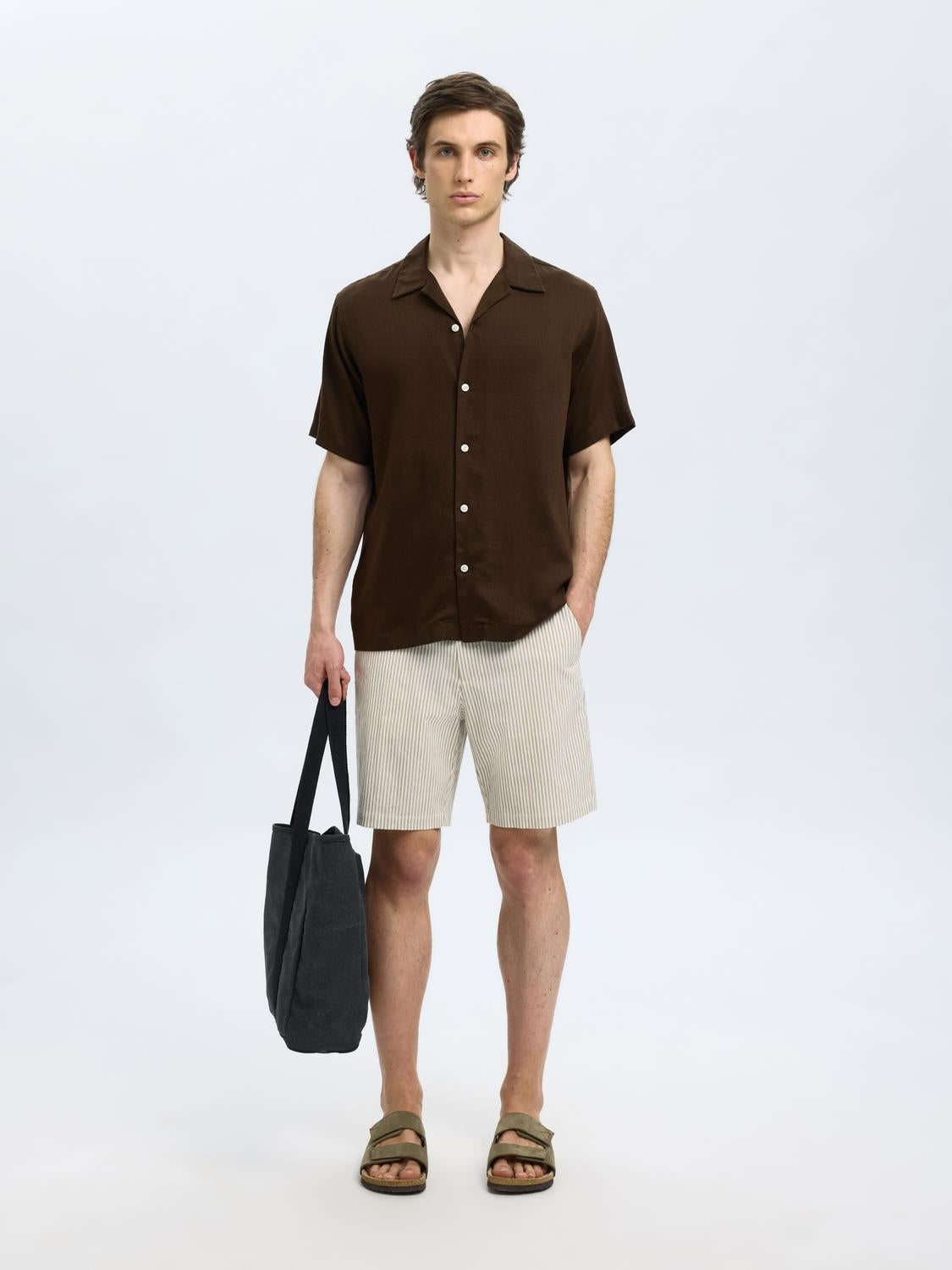 model_shot-front